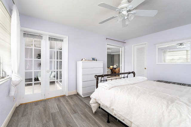 bedroom with wood-type flooring, a textured ceiling, ceiling fan, and a closet