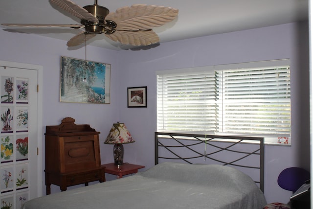 bedroom with ceiling fan