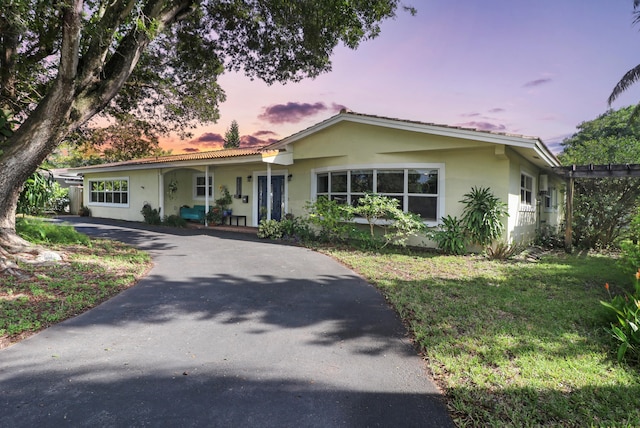 single story home featuring a yard