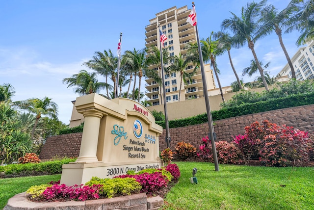 Listing photo 3 for 3800 N Ocean Dr Unit 914, Singer Island FL 33404