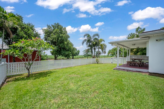 view of yard featuring a patio area