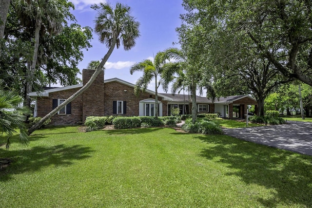 view of front of property with a front lawn