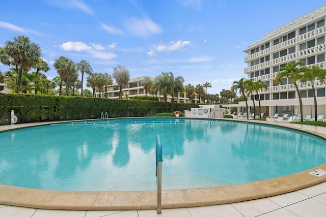 view of swimming pool