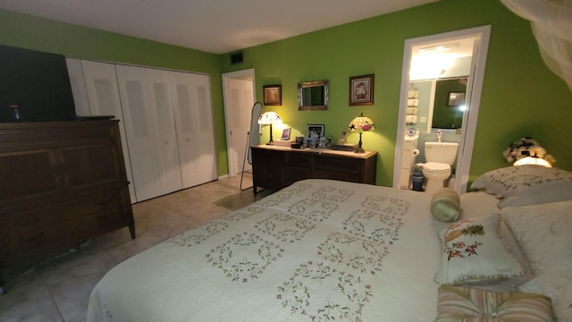 bedroom featuring ensuite bath and a closet