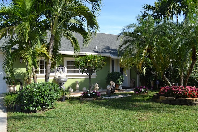 view of front of home with a front lawn