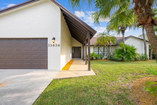 view of front facade featuring a front yard and a garage