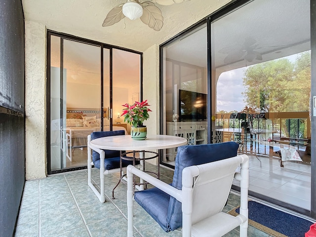 sunroom / solarium with ceiling fan