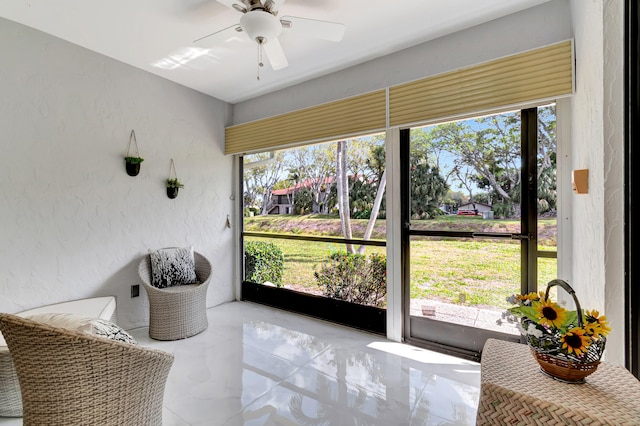 sunroom with ceiling fan