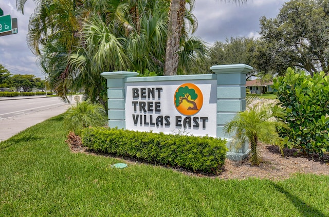 view of community / neighborhood sign