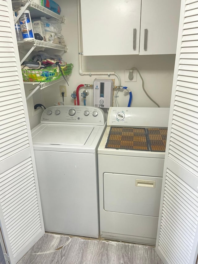 laundry area featuring cabinets and independent washer and dryer