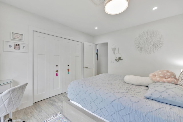 9010 S Lake Dasha Dr, Plantation, FL 33324 - bedroom with light wood-type flooring, recessed lighting, and a closet