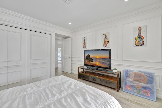 9010 S Lake Dasha Dr, Plantation, FL 33324 - bedroom featuring a decorative wall, ornamental molding, wood finished floors, a closet, and recessed lighting