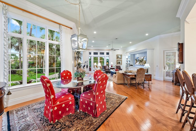 dining room featuring light hardwood / wood-style floors, ceiling fan, and ornamental molding