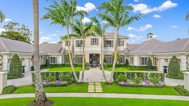 view of front facade with a front yard