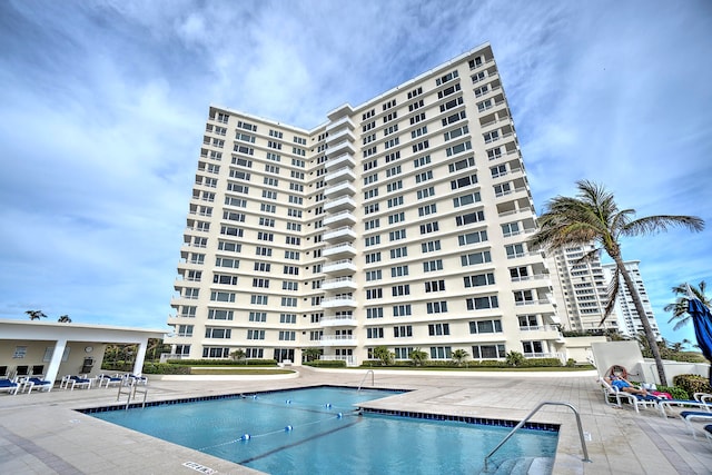 view of swimming pool