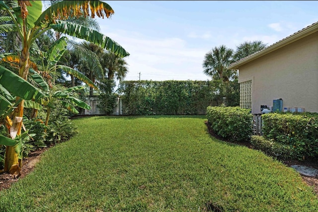 view of yard featuring a fenced backyard