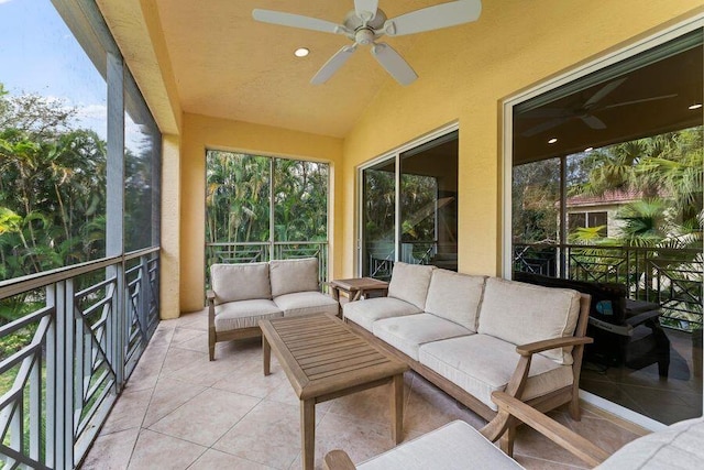 sunroom with ceiling fan