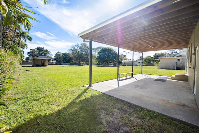 view of yard featuring a patio