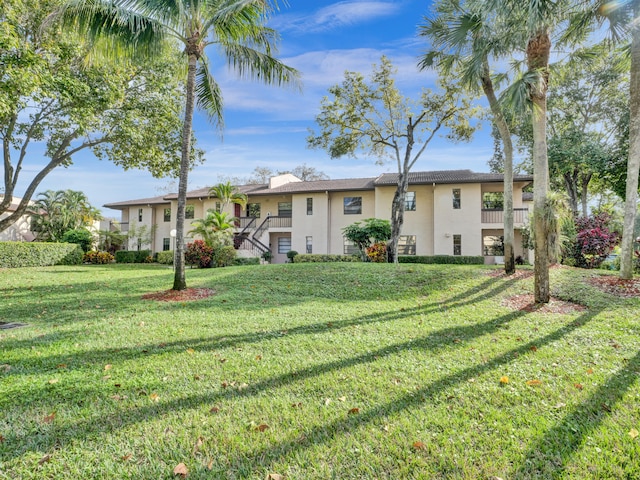 view of front of home with a front yard