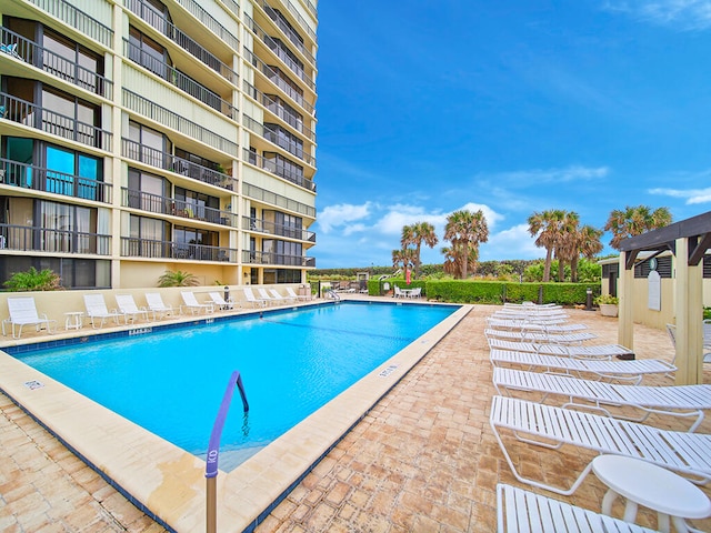 view of swimming pool