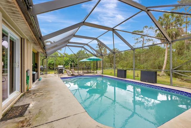 17891 N 86th St N, The Acreage, FL 33470 - swimming pool featuring a patio area and glass enclosure