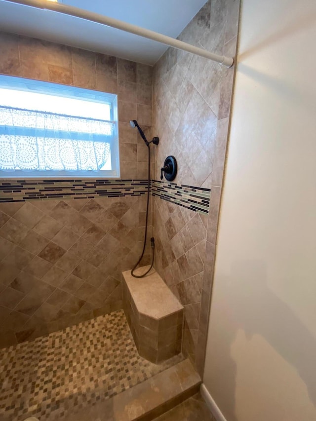 bathroom featuring a tile shower