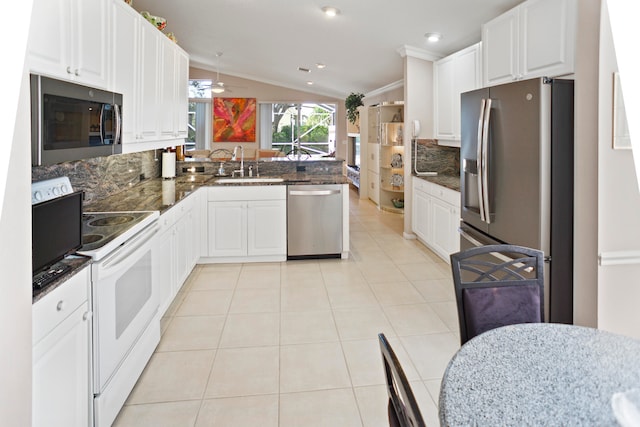 kitchen featuring white cabinetry, sink, stainless steel appliances, kitchen peninsula, and vaulted ceiling