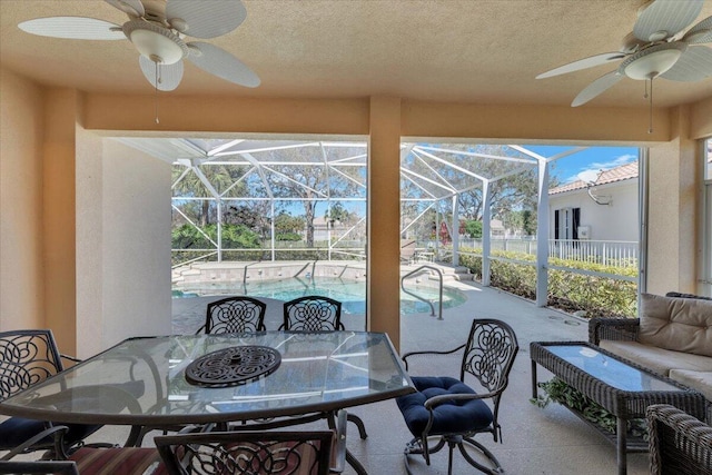 sunroom with ceiling fan