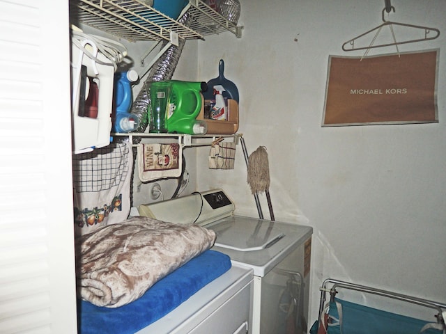 laundry room with washing machine and dryer