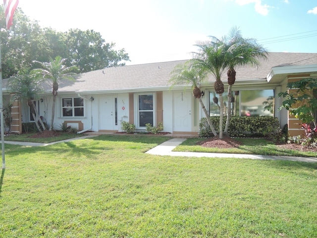 single story home featuring a front lawn