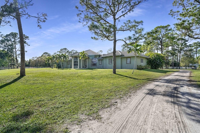 view of front of house featuring a front lawn