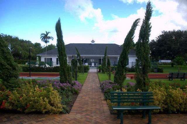 view of front of home with a front lawn