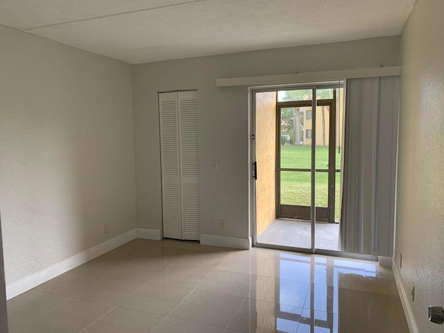 empty room featuring light tile floors