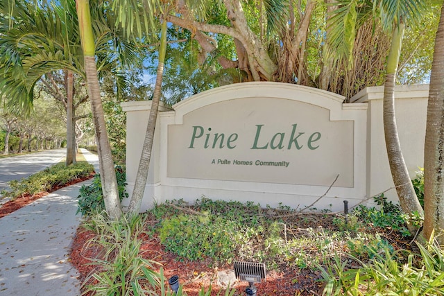 view of community / neighborhood sign