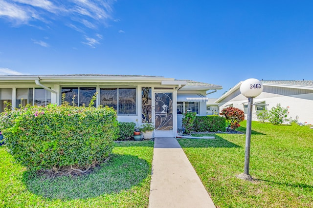 view of front facade with a front yard