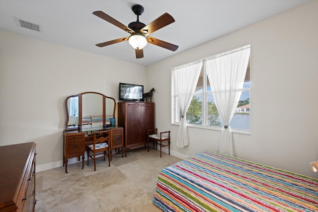 bedroom with ceiling fan