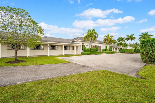 ranch-style home featuring a front yard