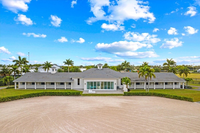 single story home featuring a front yard