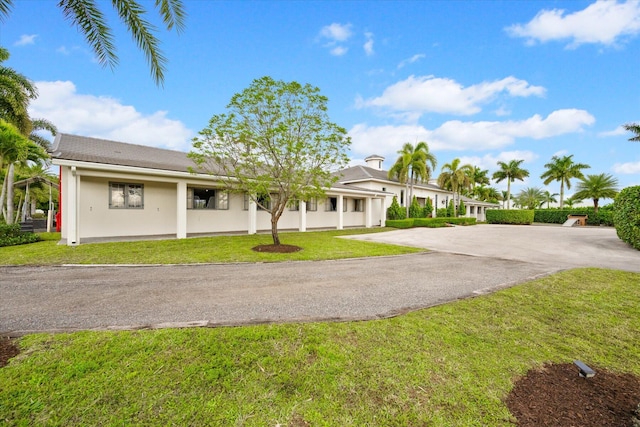 ranch-style house featuring a front lawn