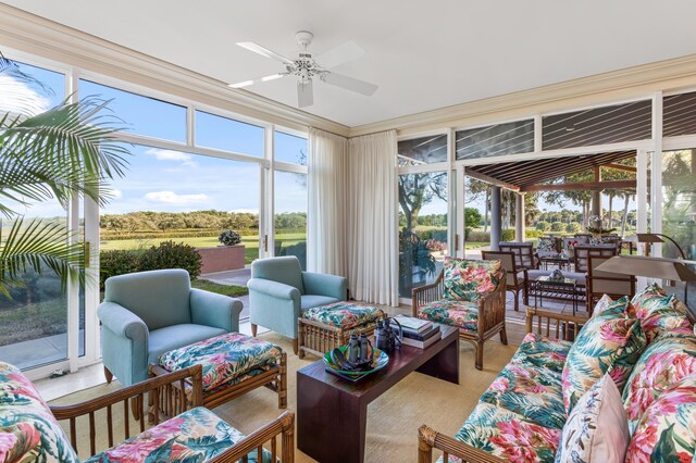 sunroom with ceiling fan