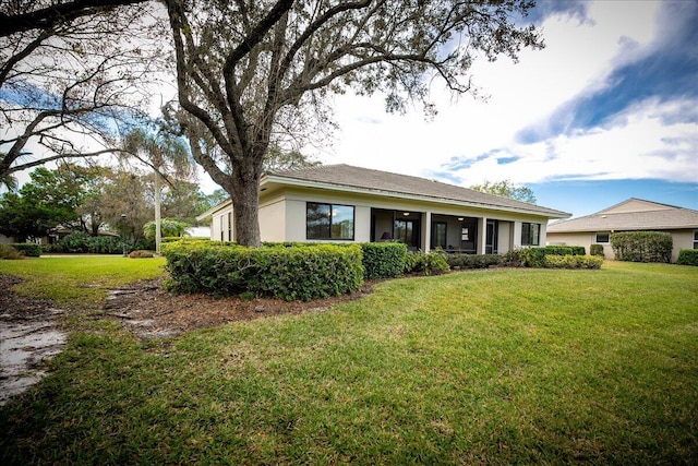 ranch-style house featuring a front yard