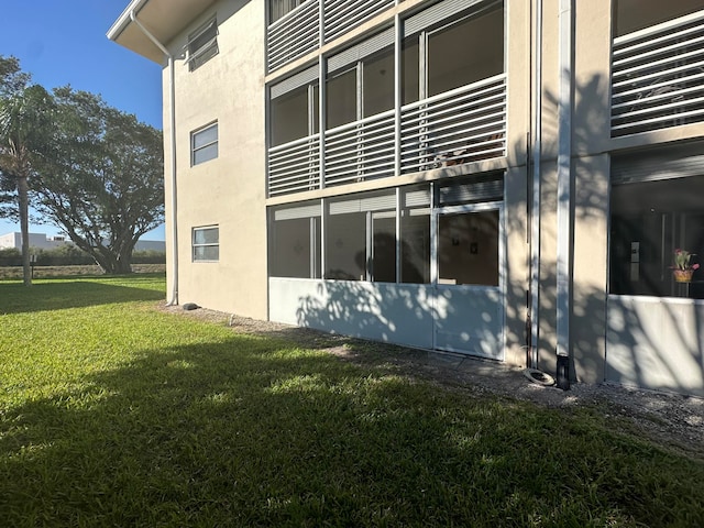 view of side of property featuring a yard