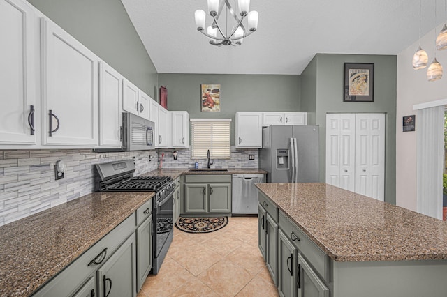 kitchen featuring sink, an inviting chandelier, decorative light fixtures, a kitchen island, and appliances with stainless steel finishes