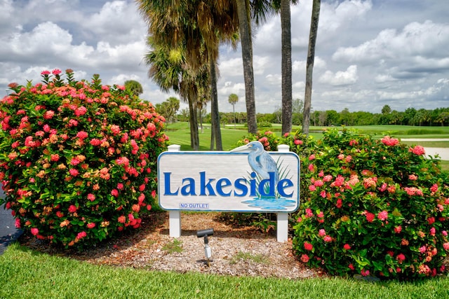 view of community / neighborhood sign