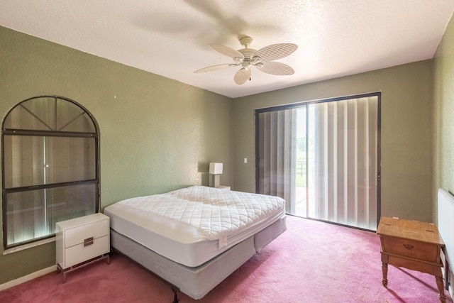 bedroom with a textured ceiling, carpet floors, and ceiling fan