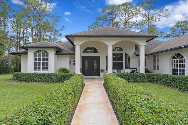 view of front facade featuring a front lawn