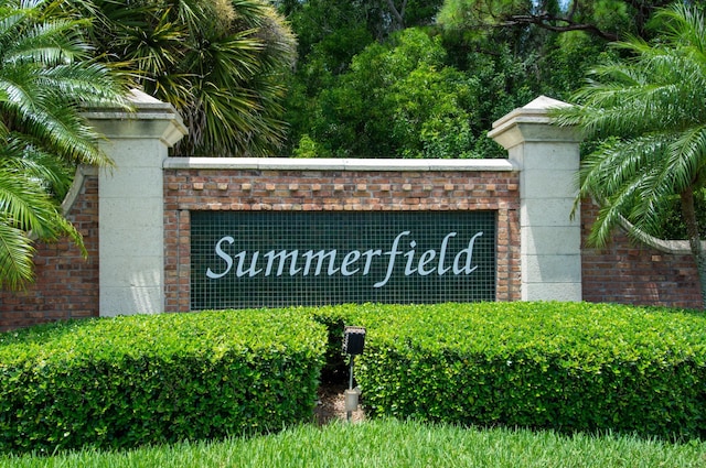 view of community / neighborhood sign