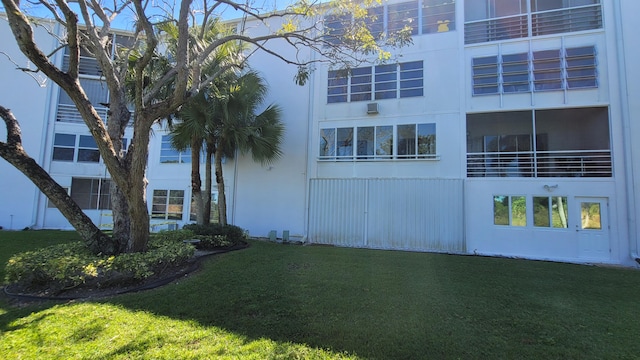 exterior space featuring a lawn