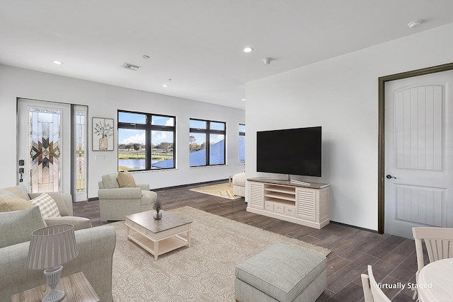 living area with visible vents, recessed lighting, dark wood-style flooring, and baseboards