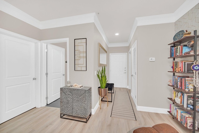 living area with ornamental molding, light wood-type flooring, recessed lighting, and baseboards